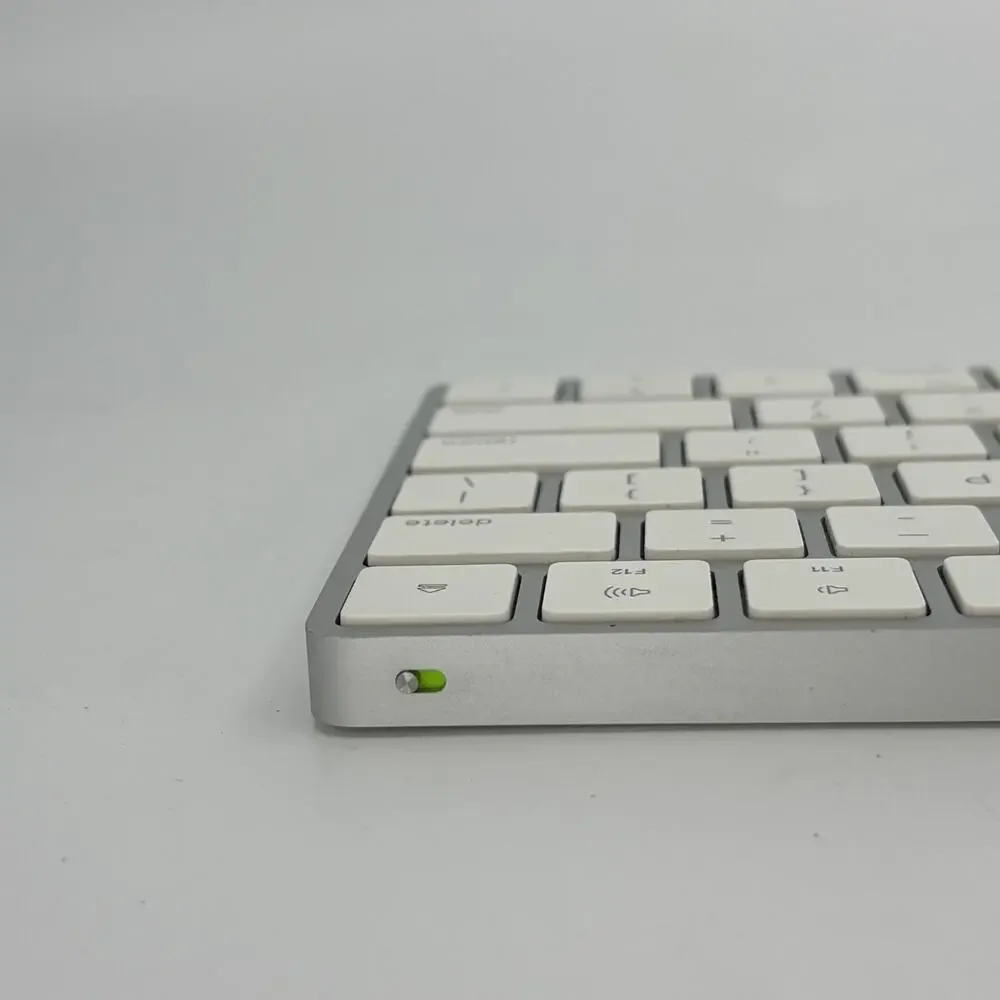 Apple Magic Keyboard A1644 Wireless Bluetooth Keyboard Silver White
